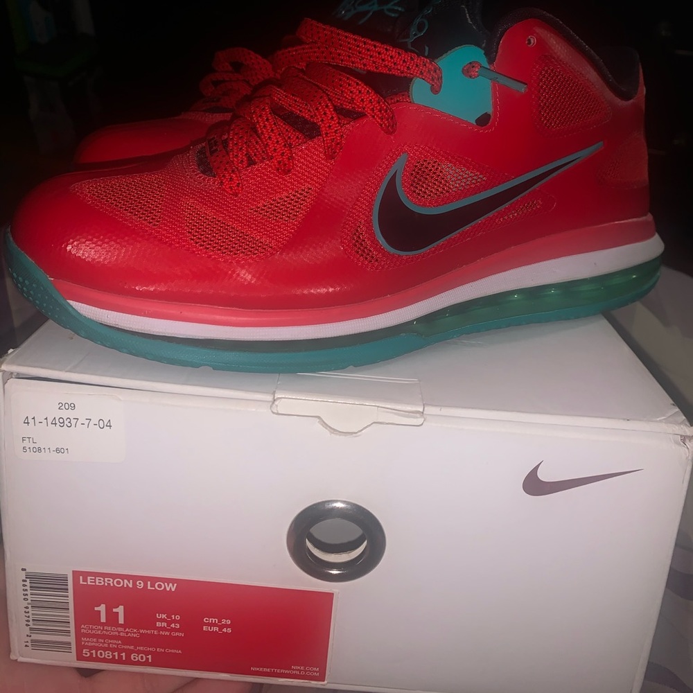 *SOLD* Lebron 9 low Liverpool